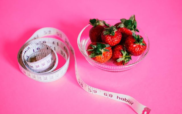 Strawberries-and-measuring-tape-1172019