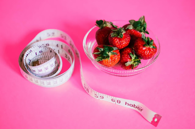 Strawberries-and-measuring-tape-1172019